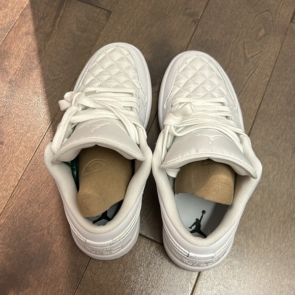 Women’s Air Jordan 1 low quilted size 5. Brand new in the box - Picture 4 of 5
